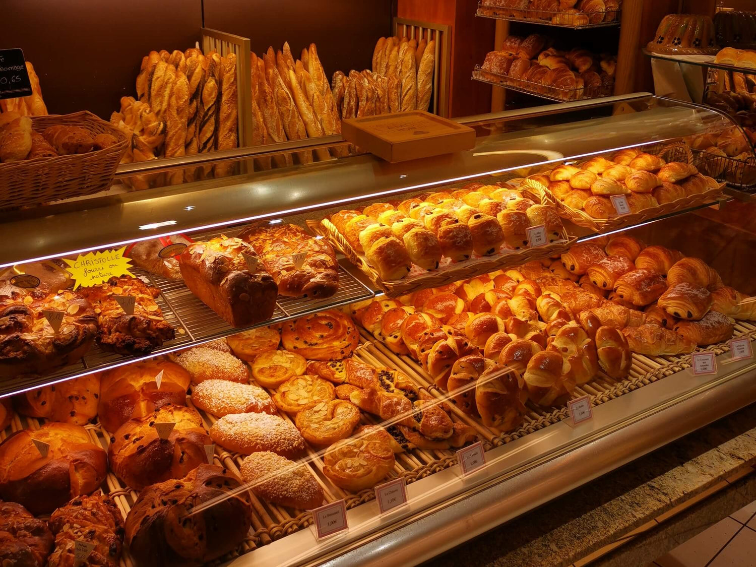 BOULANGERIE ,  VIENNOISERIE  ET PATISSERIE