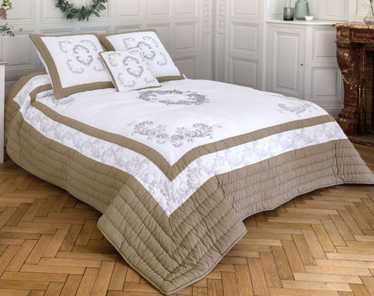 Nettoyage dessus de lit / boutis